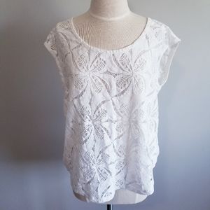 BANANA REPUBLIC WHITE LACEY SLEEVELESS SHIRT